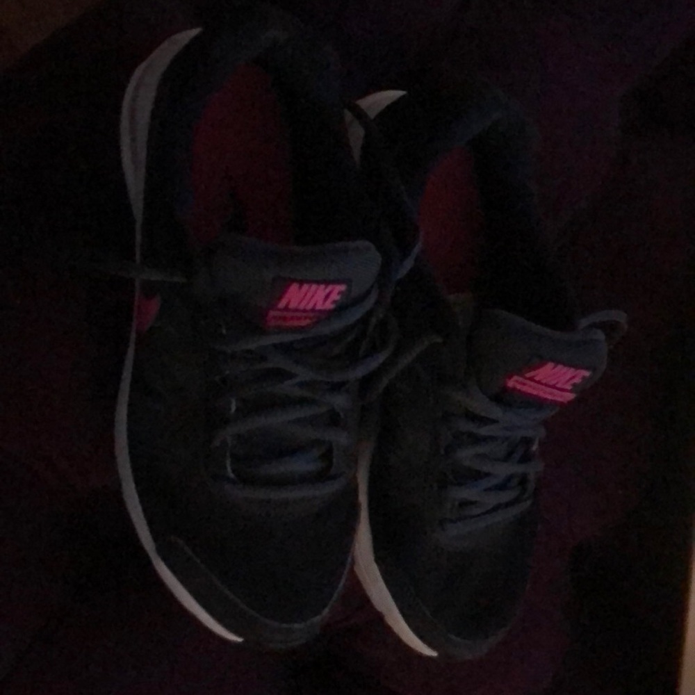 NIKE AIR FUTURUN 2 blk/pink used but still lots of life size 6.5